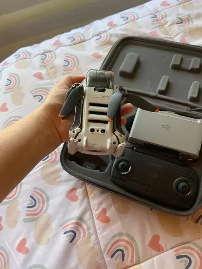 Drone DJI con control y baterías - miniatura 2