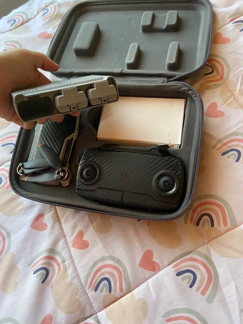 Drone DJI con control y baterías - 3