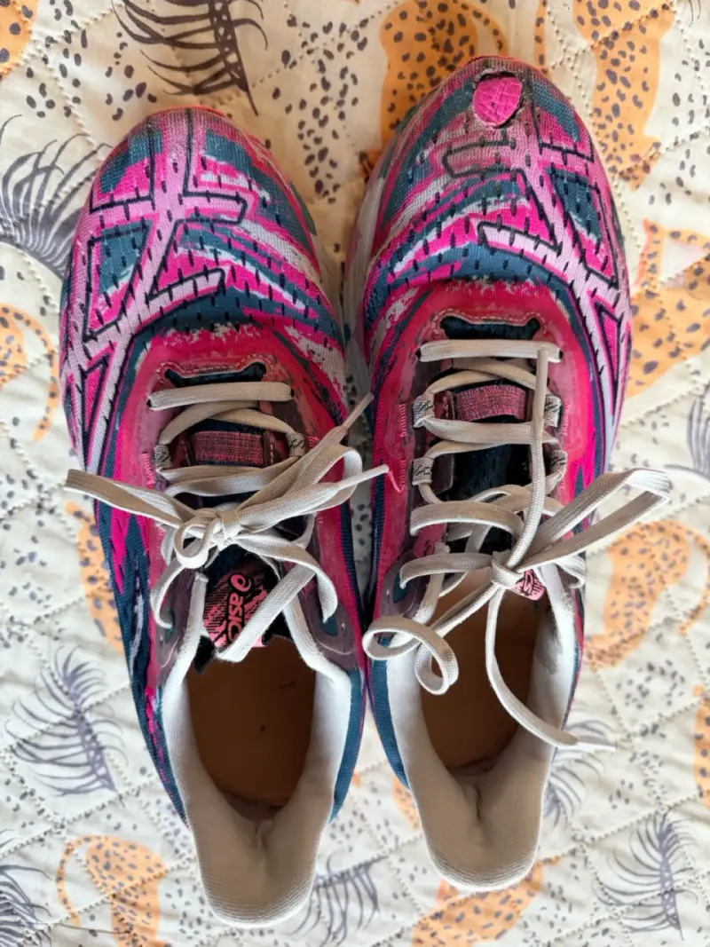Zapatillas deportivas rosas y azules - 2