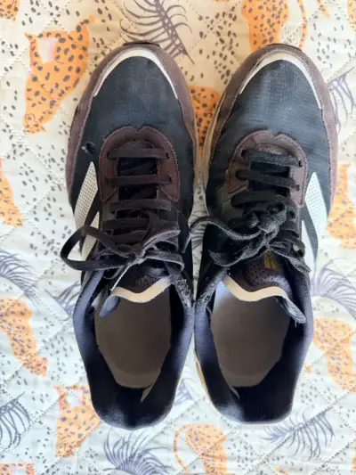 Zapatillas deportivas negras usadas - miniatura 1