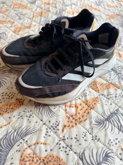 Zapatillas deportivas negras usadas - miniatura 2