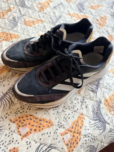 Zapatillas deportivas negras usadas - miniatura 3
