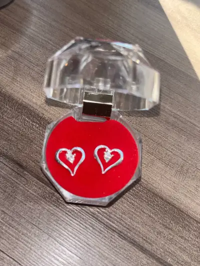 Aros de corazón con brillantes - miniatura 1