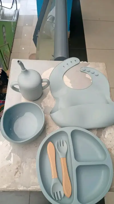 Set de vajilla para bebé azul - miniatura 1