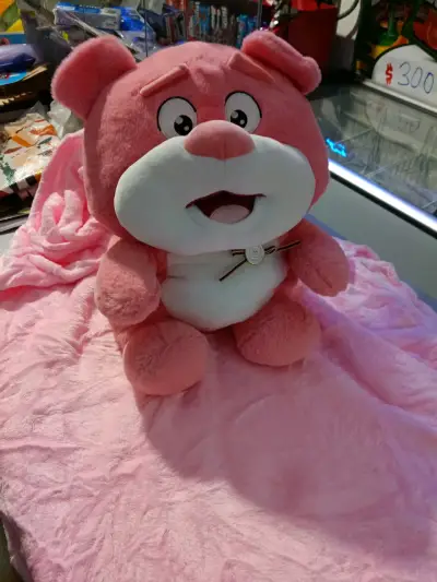 Peluche oso rosado con manta - miniatura 1