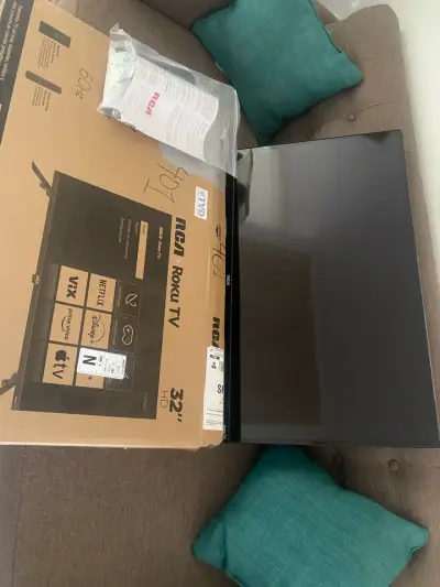 Televisor RCA Roku 32 pulgadas - miniatura 1