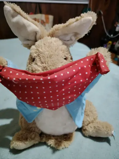 Peluche Peter rabbit con movimiento y voz. - miniatura 1
