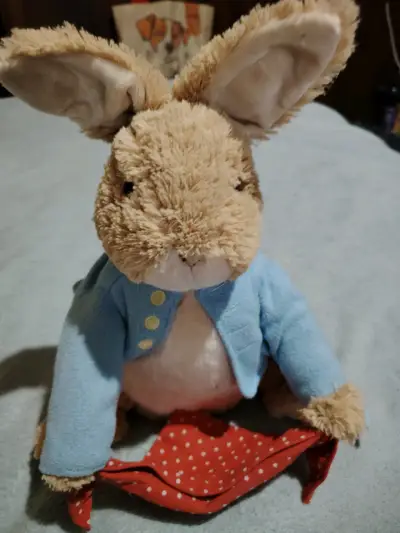 Peluche Peter rabbit con movimiento y voz. - miniatura 2