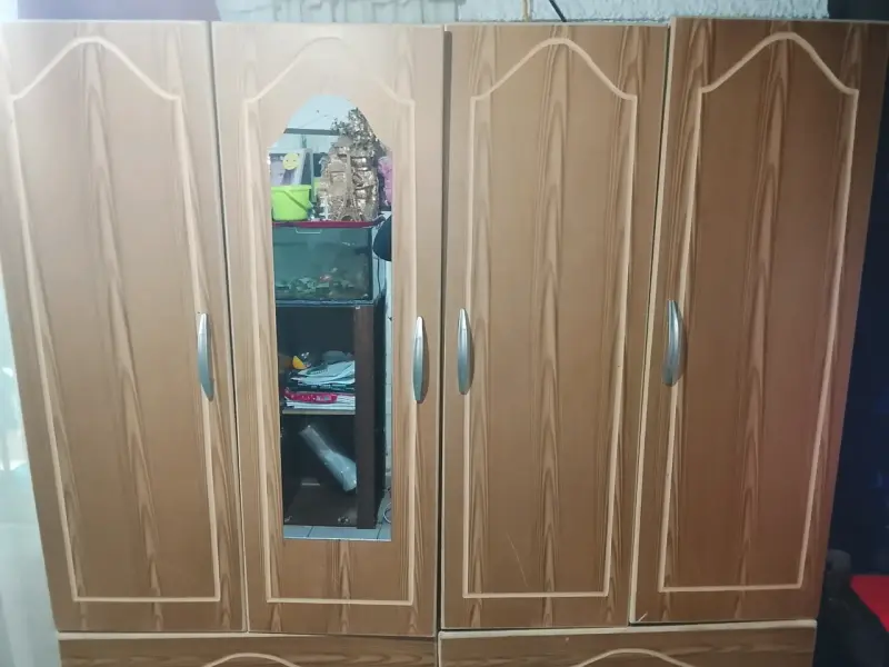 Armario de madera con espejo - 2