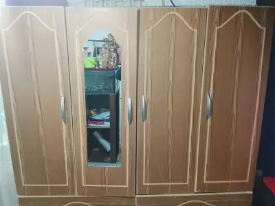 Armario de madera con espejo - miniatura 2