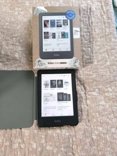 Lector Kobo Clara Color con funda - miniatura 2