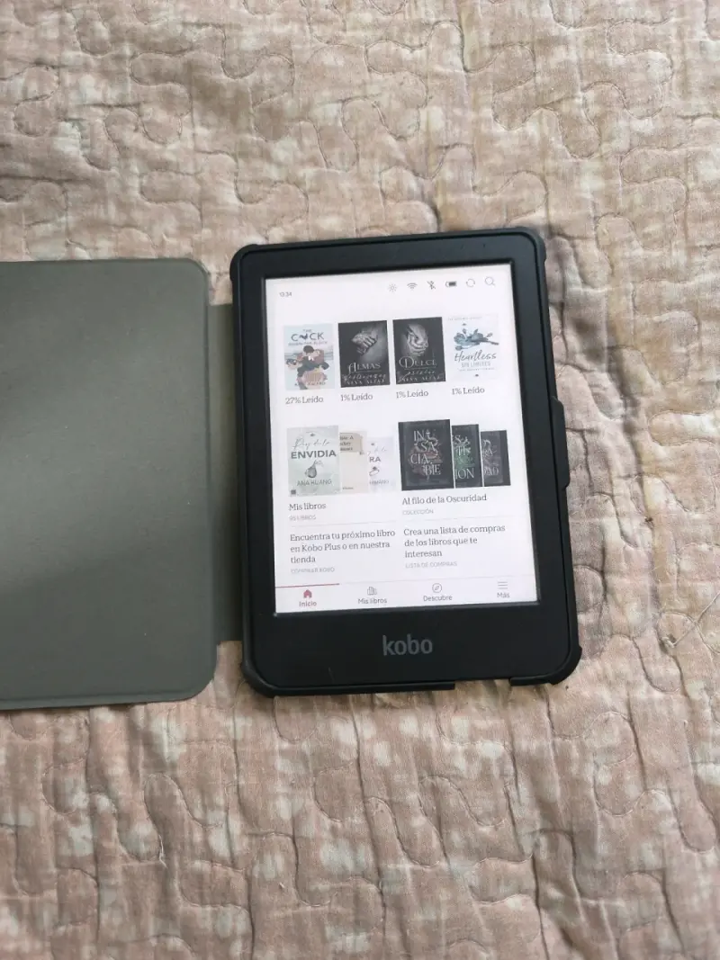 Lector Kobo Clara Color con funda - 3
