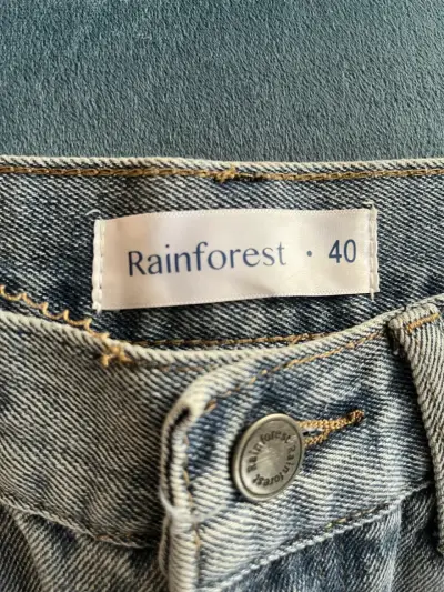 Jeans gris con ruedo deshilachado - miniatura 2