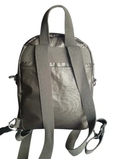 Mochila gris metalizada con llavero - miniatura 3