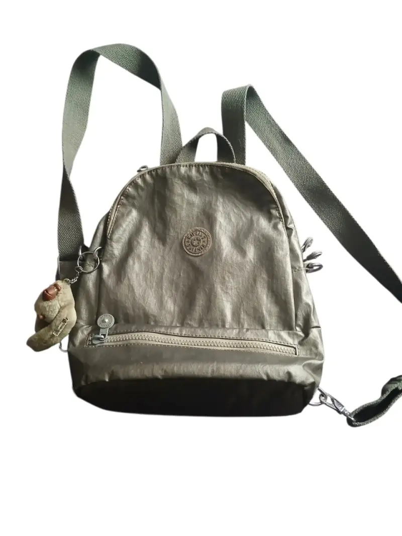 Mochila gris metalizada con llavero - 4