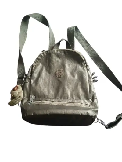 Mochila gris metalizada con llavero - miniatura 4