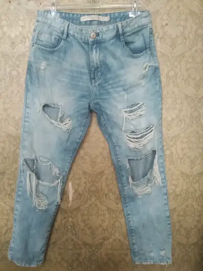 Jeans de mezclilla rotos - miniatura 1