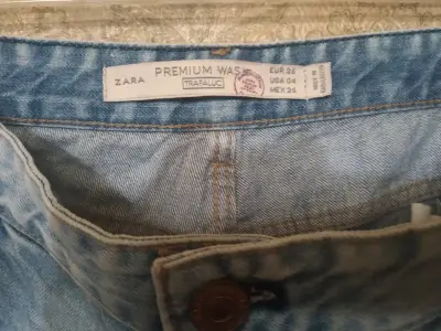 Jeans de mezclilla rotos - miniatura 3
