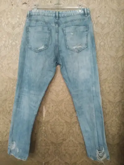Jeans de mezclilla rotos - miniatura 4