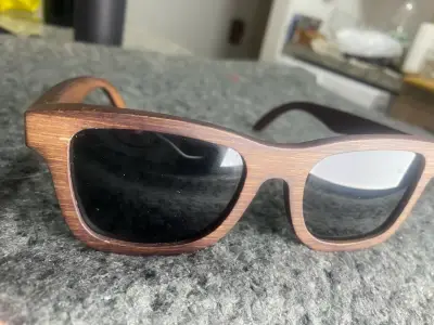 Lentes de sol de madera marrón - miniatura 1