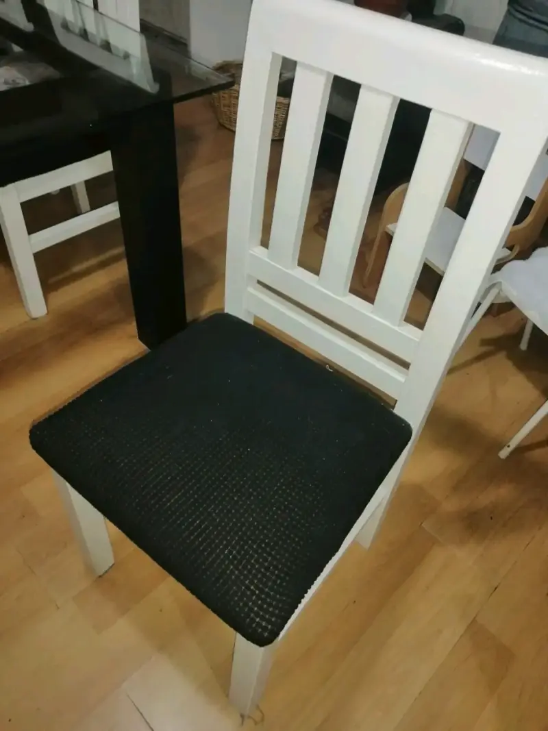 Mesa de comedor con sillas - 2