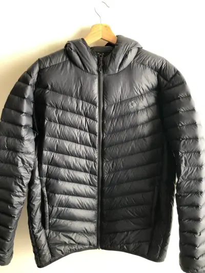 Parka pluma XL negra acolchada con capucha - miniatura 1