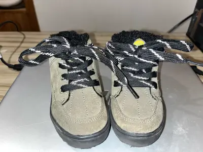 Botines para niños color verde musgo - miniatura 1