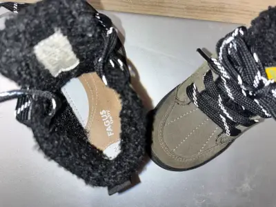 Botines para niños color verde musgo - miniatura 3