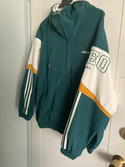 Chaqueta verde Adidas con capucha - miniatura 2
