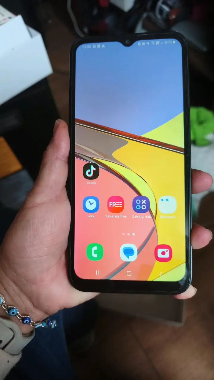 Smartphone negro en buen estado - 3