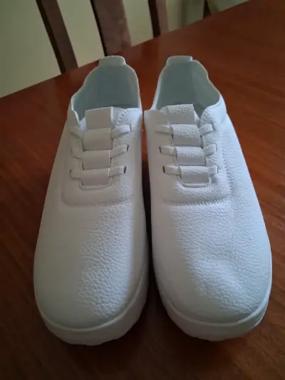 Zapatillas blancas casuales - miniatura 1
