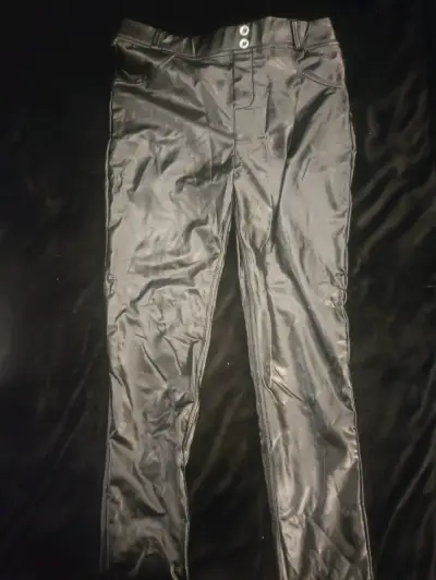 Pantalones negros de cuero sintético - miniatura 1