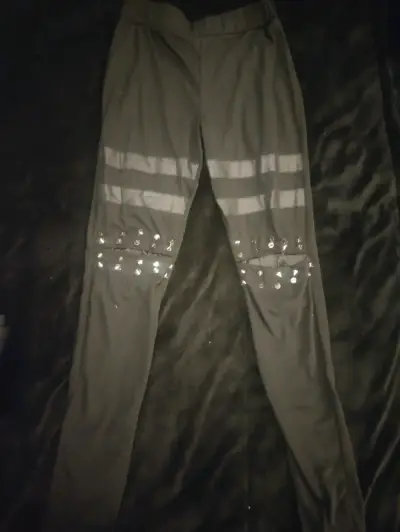 Leggings negros con detalles de spikes - miniatura 1