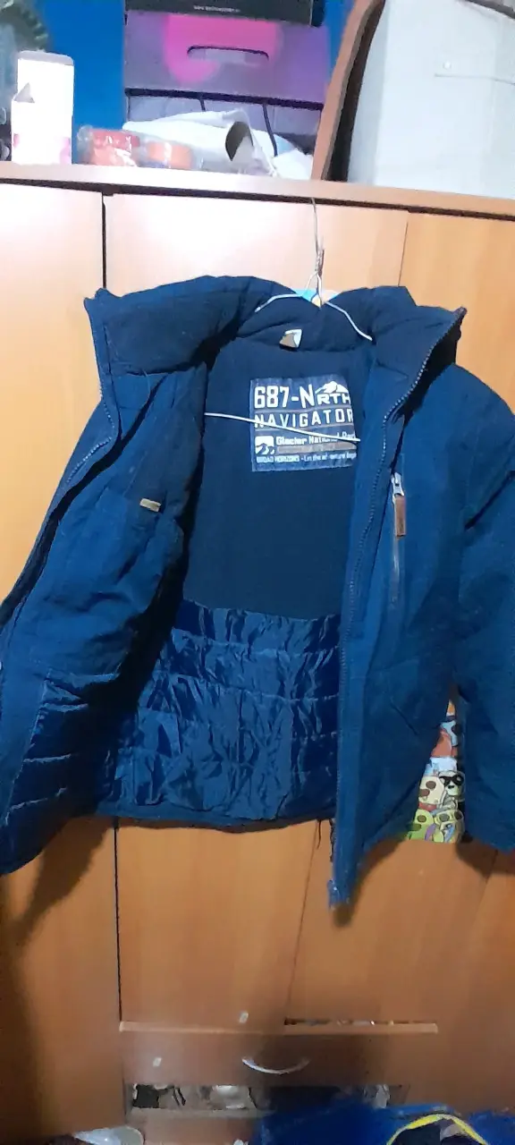 Chaqueta azul con capucha - 2