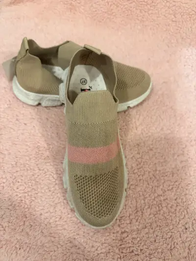 Zapatillas deportivas beige con rosa - miniatura 1