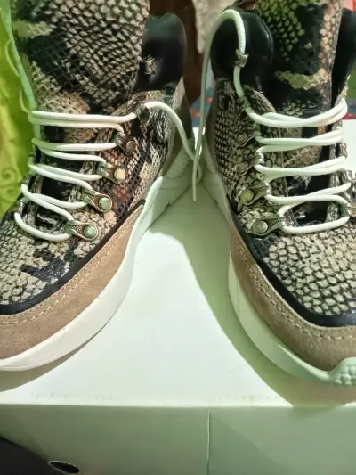Botines con diseño de serpiente - miniatura 1