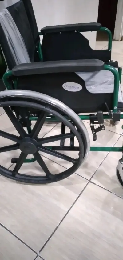 Silla de ruedas plegable - miniatura 3