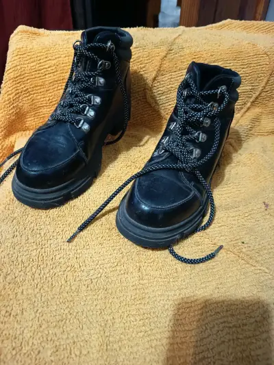 Botas de cuero negras - miniatura 1