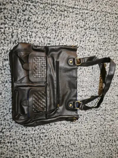 Bolso negro con bolsillos - miniatura 1