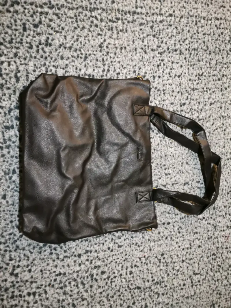 Bolso negro con bolsillos - 2