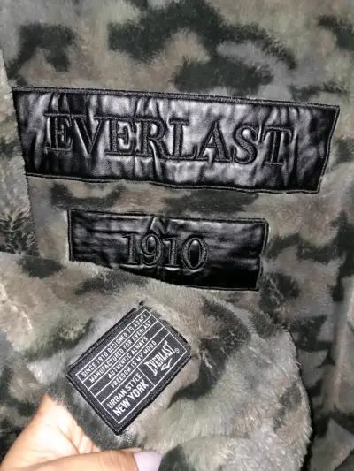 Poleron/ Chaqueta camuflada Everlast talla M - miniatura 4