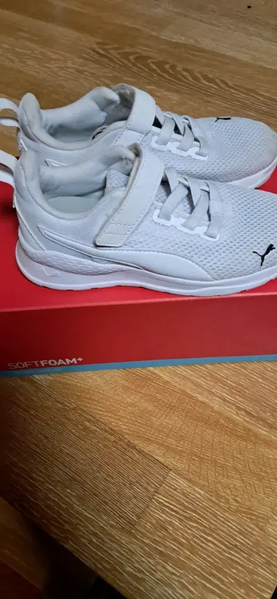 Zapatillas blancas con velcro - miniatura 2
