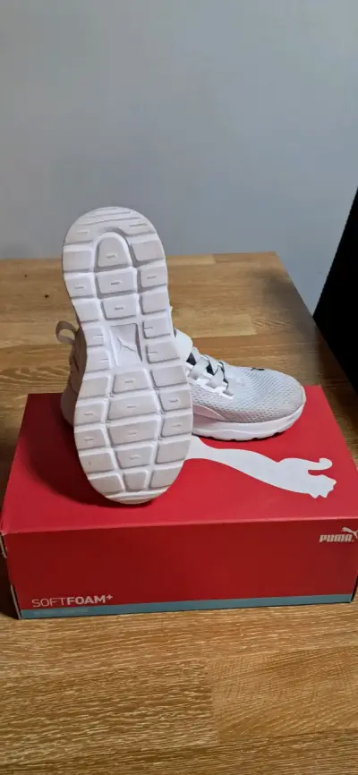Zapatillas blancas con velcro - miniatura 3