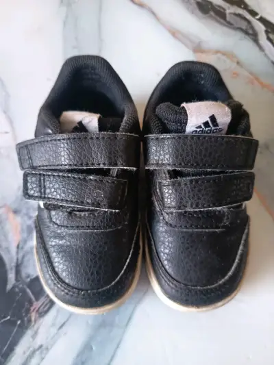 Zapatillas deportivas negras para niños - miniatura 1