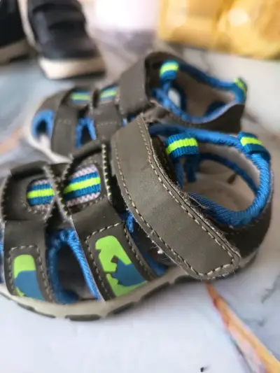 Sandalias infantiles color verde y azul - miniatura 1