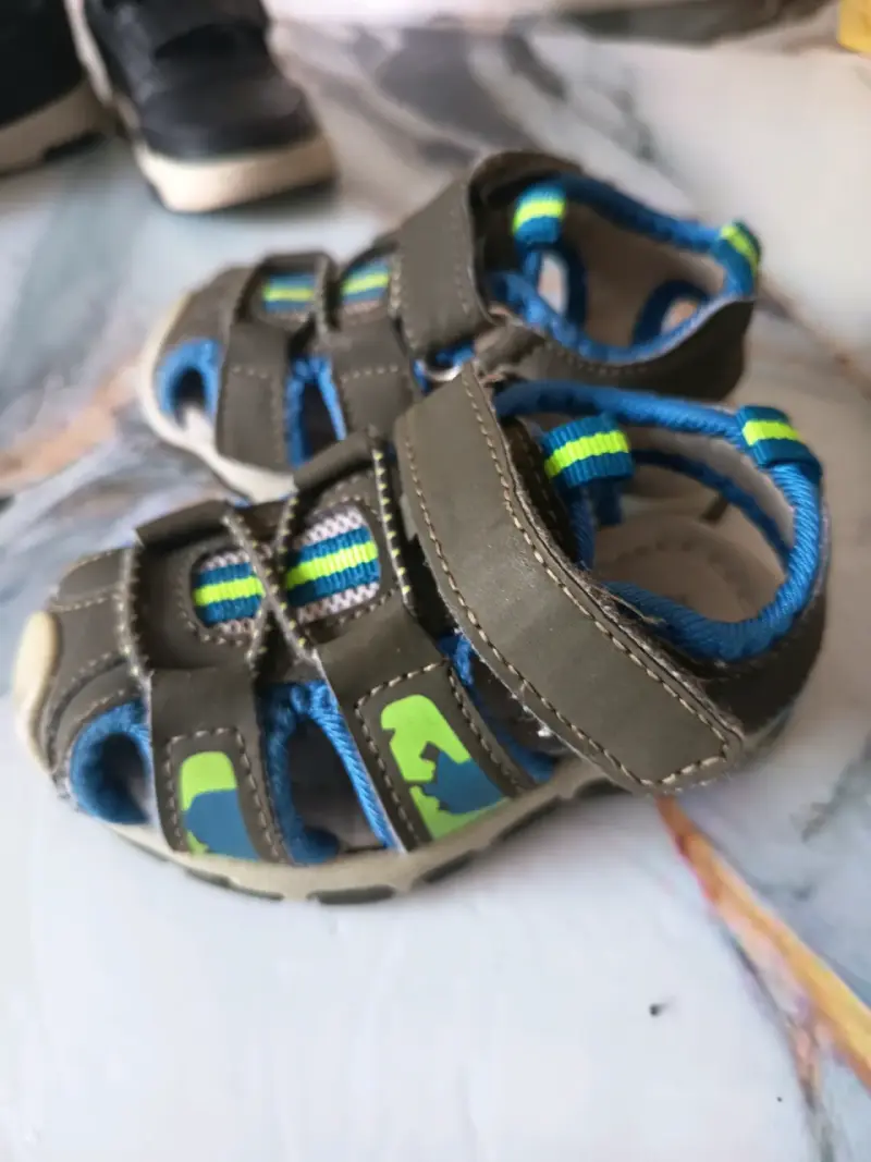 Sandalias infantiles color verde y azul - 2
