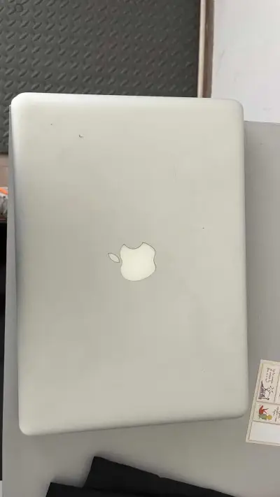 MacBook Pro en buen estado - miniatura 5