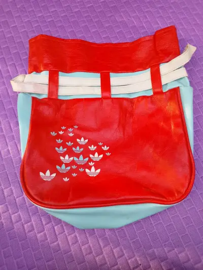 Bolso rojo y celeste deportivo - miniatura 1