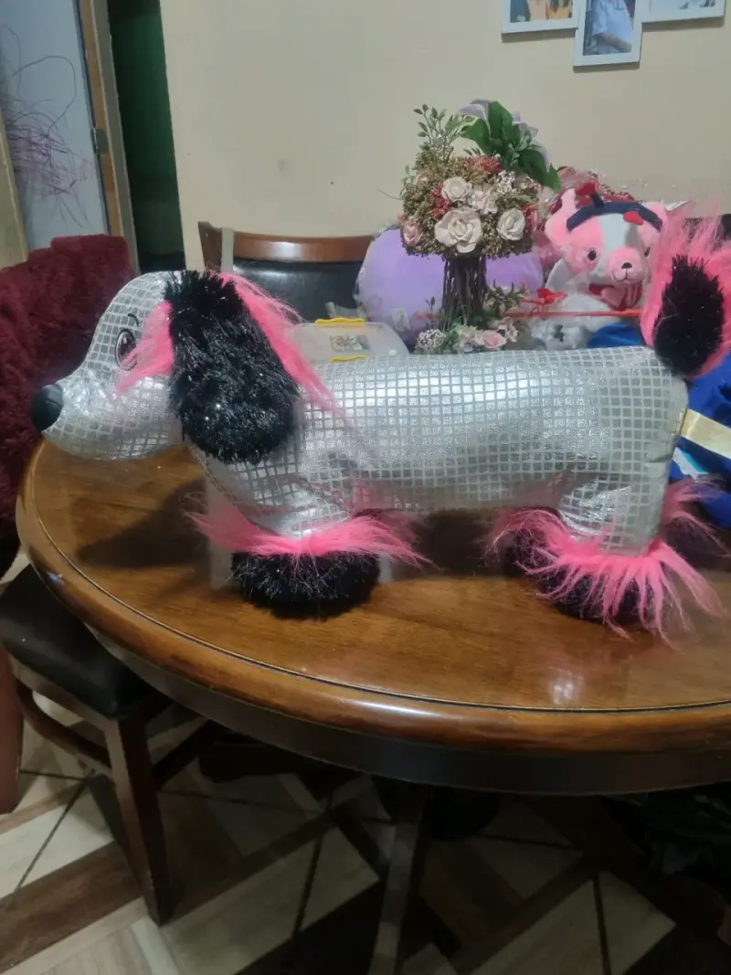 Perro decorativo de tela gris - 3