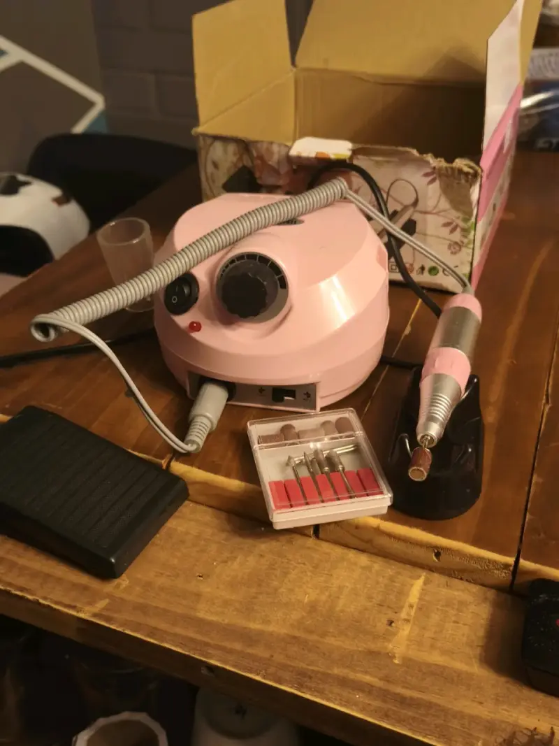 Torno eléctrico de uñas rosa